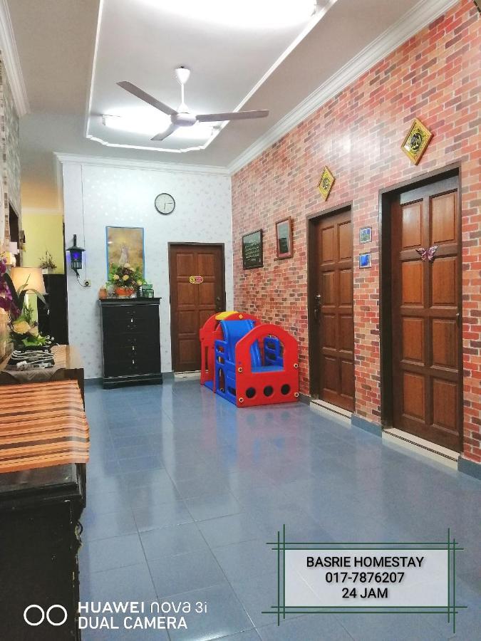 Basrie Villa "Mslim Only" - Mini Cinema , Private Pool , Wi-Fi , Netflix Муар Екстериор снимка